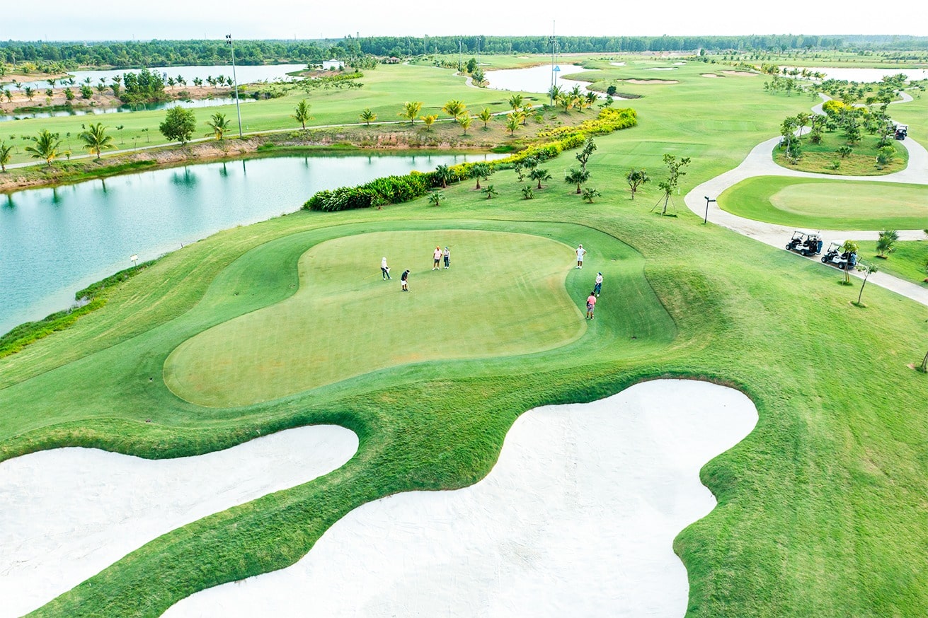 SÂN GOLF SUN VÂN ĐỒN TIÊU CHUẨN QUỐC TẾ – TUYỆT TÁC GOLF BÊN THỀM BIỂN BÁI TỬ LONG